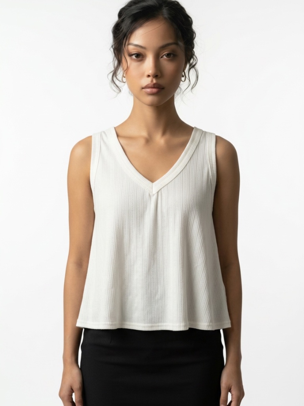 NEW IN • NWT White Ribbed V-Neck Swing Tank Top Medium